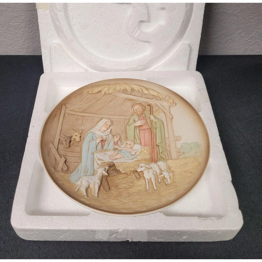 Homco Nativity Scene Plate #5102 3D Raised Nativity Scene w/ Jesus Mary Joseph